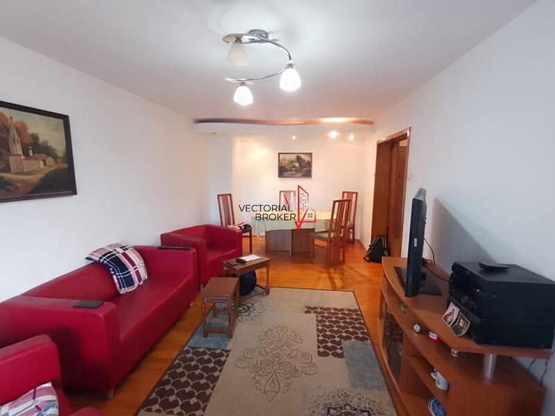 Unirii, 3 camere, et. 1, reper Tribunal.